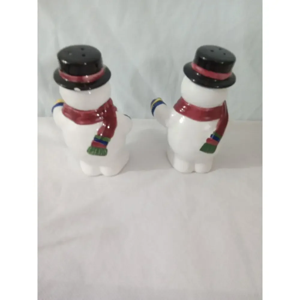 Snowman Salt And Pepper Shakers‎